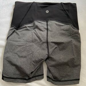 Lululemon gray and black shorts size 6